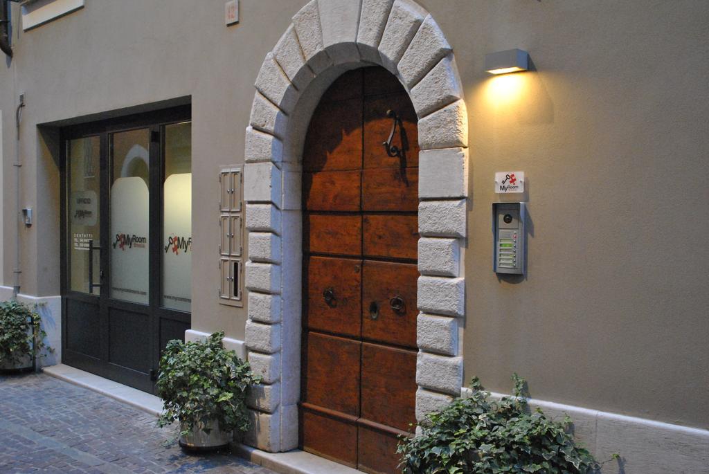 Dietro L'Angolo Hotel Brescia Exterior foto