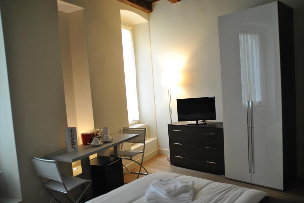Dietro L'Angolo Hotel Brescia Habitación foto